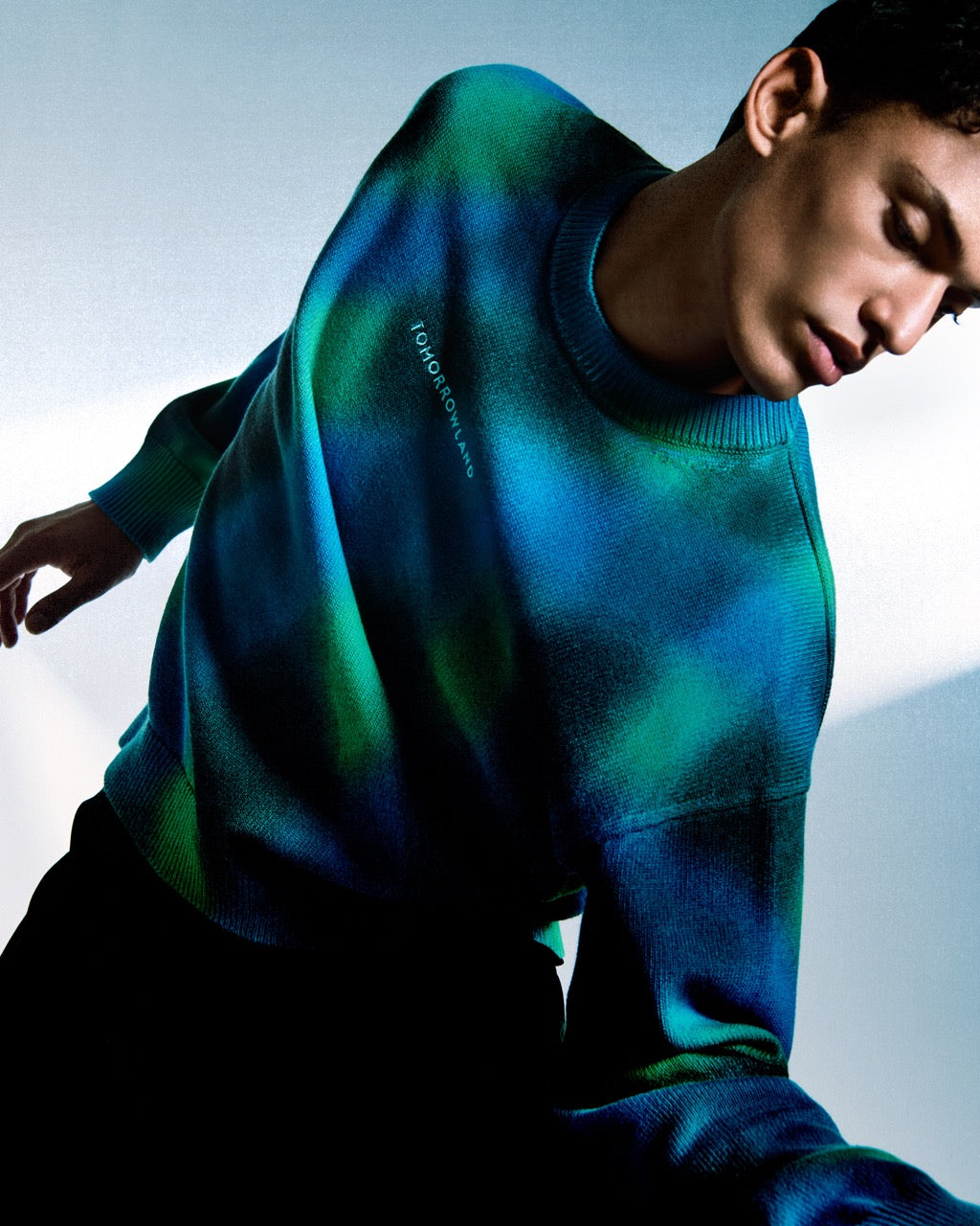 LASER KNITTED SWEATSHIRT